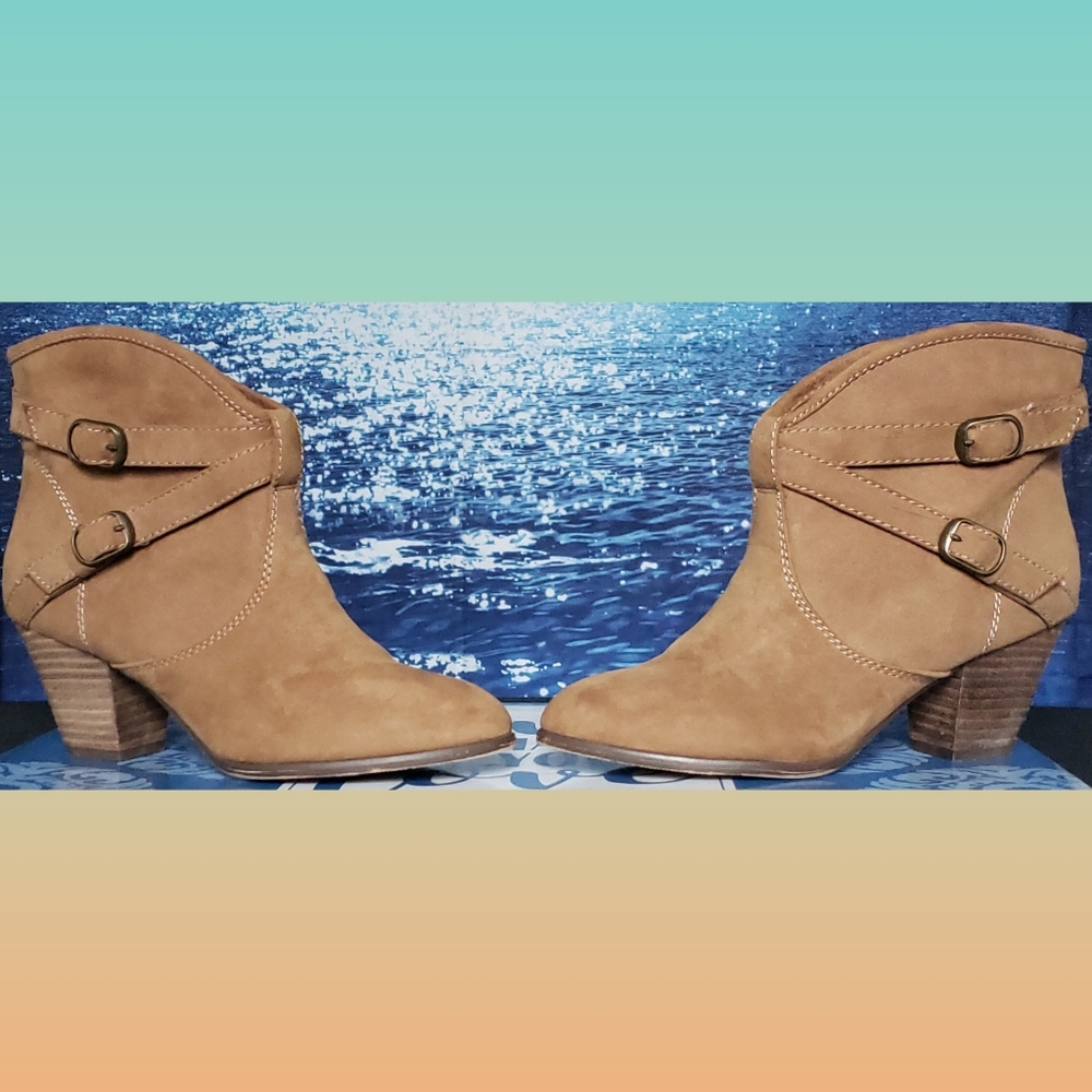 Suede Western Booties - Picture 3 of 4